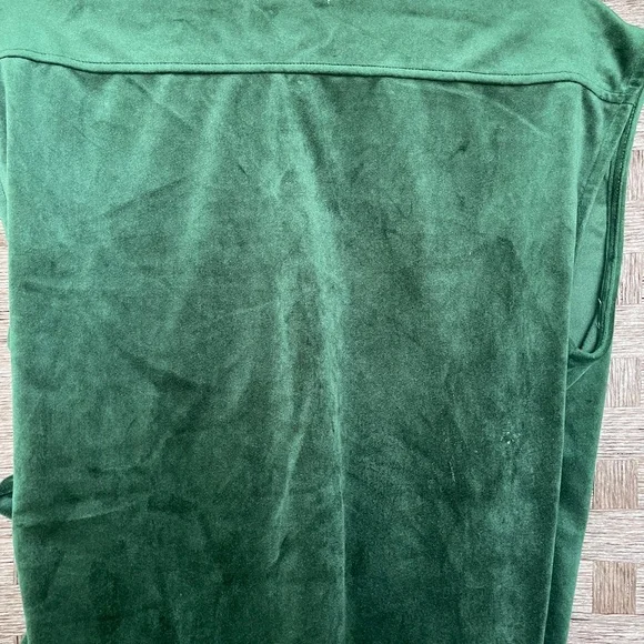 Emerald Velvet Wrap Top with Embroidered Rose – Size Large - Picture 6 of 7